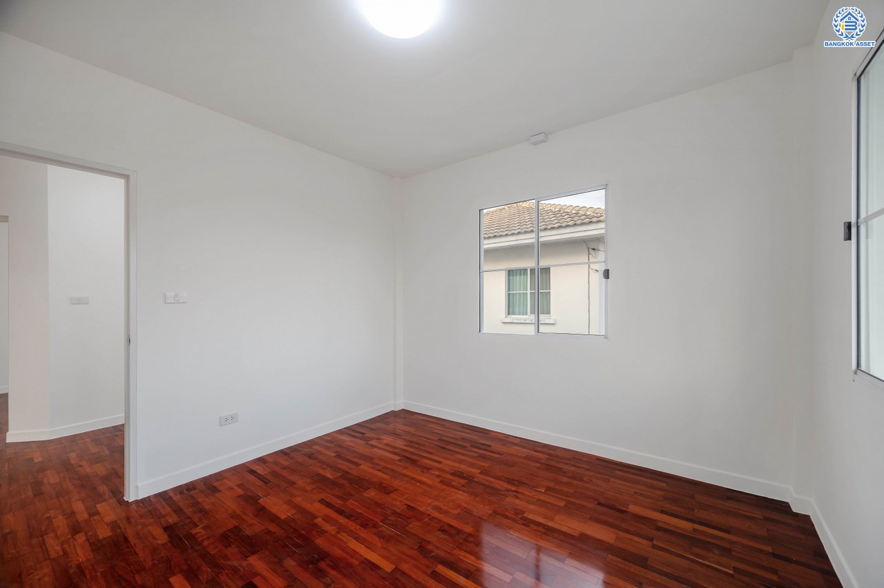 บ้านมือสองตกแต่งใหม่ โครงการ ชัยพฤกษ์ ติวานนท์-ราชพฤกษ์1 หลังมุม เนื้อที่ 68.4 ตร.ว. ฟังก์ชัน 3 ห้องนอน 2 ห้องน้ำ จอดรถได้ 2 คัน สภาพแวดล้อมดี บนทำเลศักยภาพ หน้าโครงการติดถนนใหญ่ เชื่อมต่อถนนราชพฤกษ์ ใกล้จุดขึ้นทางด่วน "ศรีสมาน" ใกล้ห้าง "เซ็นทรัล เวสต์เกต" และ "โรบินสัน ไลฟ์สไตล์ ศรีสมาน"...